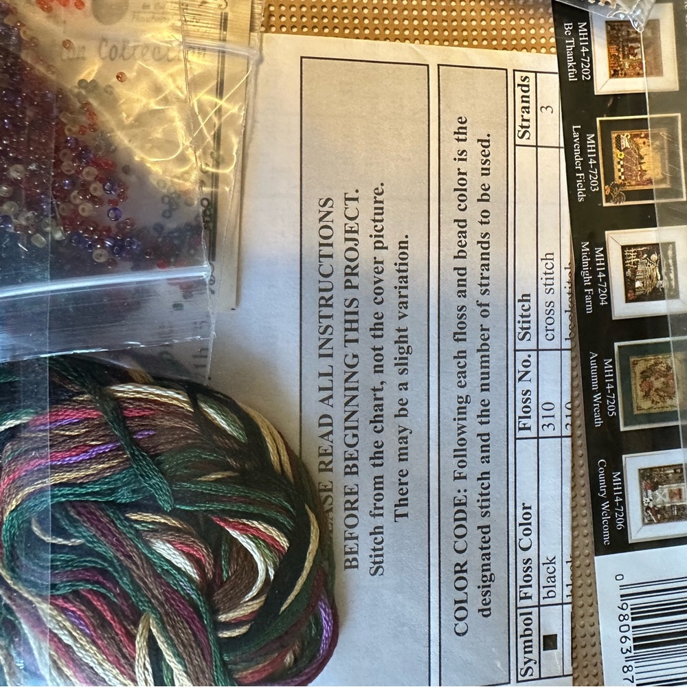 Buttons & Beads Autumn Series Cross Stitch complete Kit - mini - Picture 2 of 2